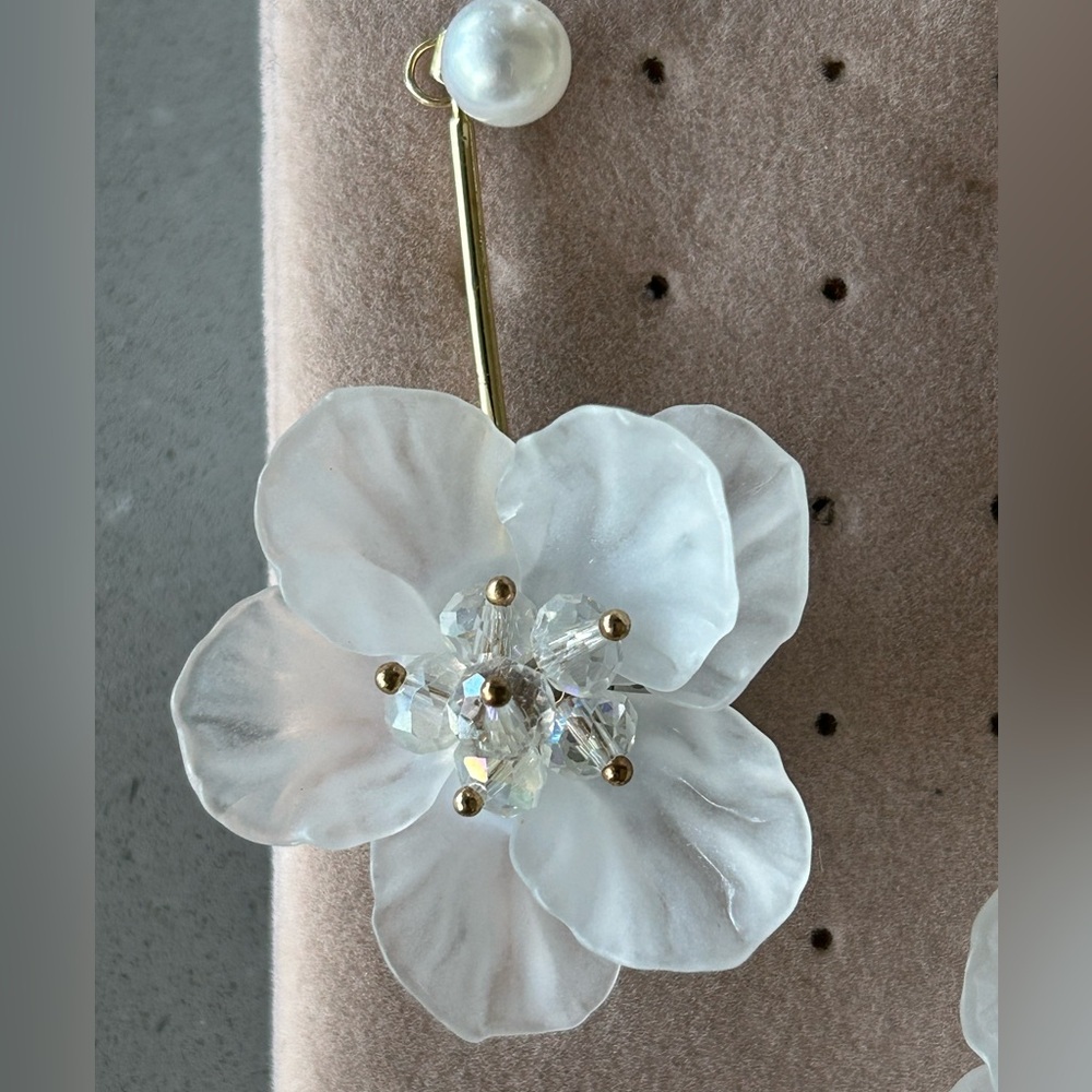 2 for 20 🌸white beaded pearl earrings - Picture 3 of 7